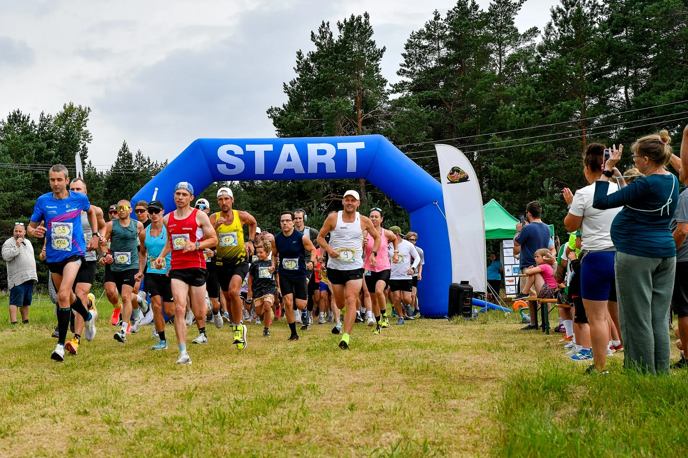 Runners leaving the start line of a trail race